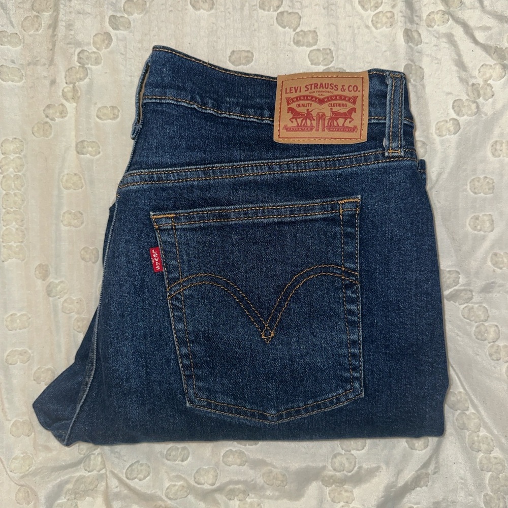 Levi's Women Wedgie Straight Ankle length.